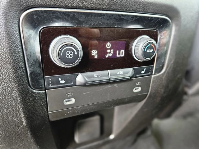 Used 2023 Chevrolet Suburban Premier image 27