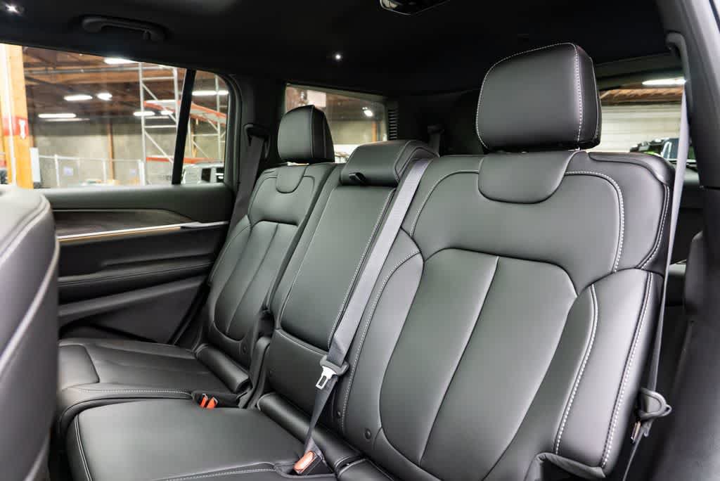 New 2026 Jeep Grand Cherokee L Limited w/ Limited Altitude Package AWD/4WD image 29