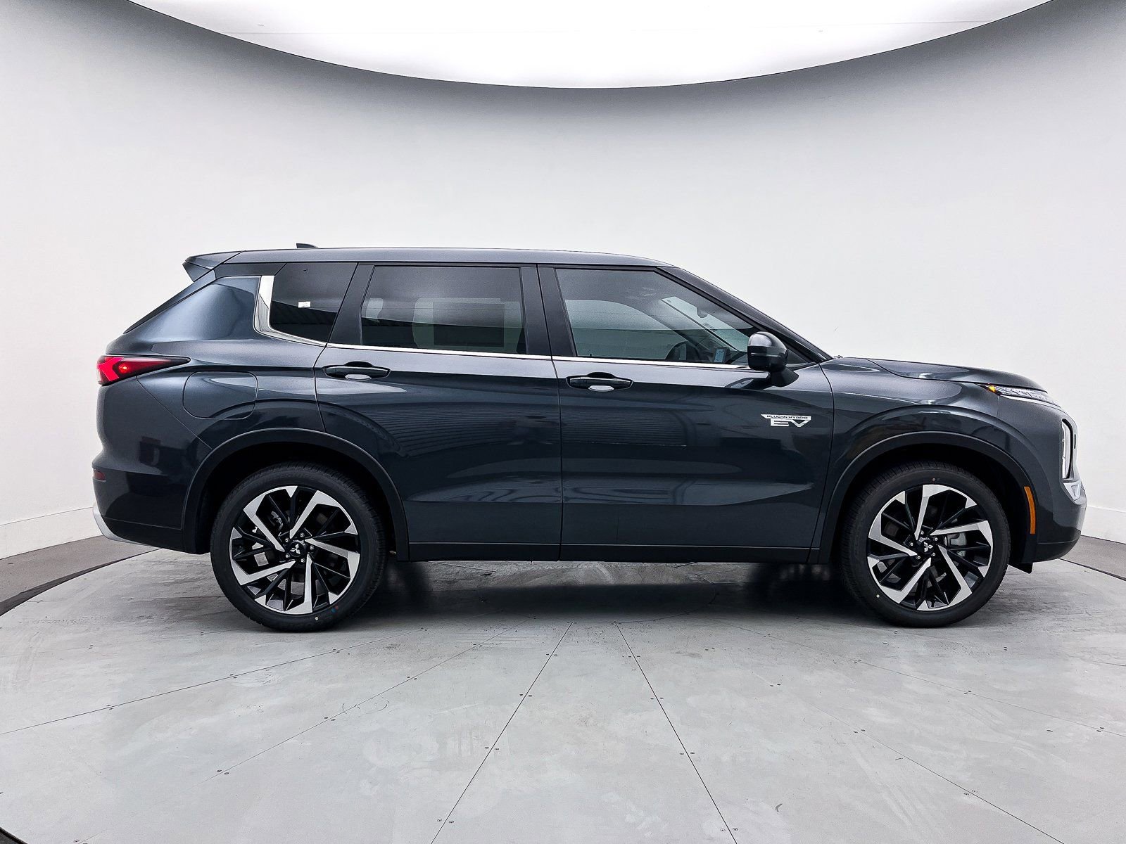 New 2025 Mitsubishi Outlander SE image 29