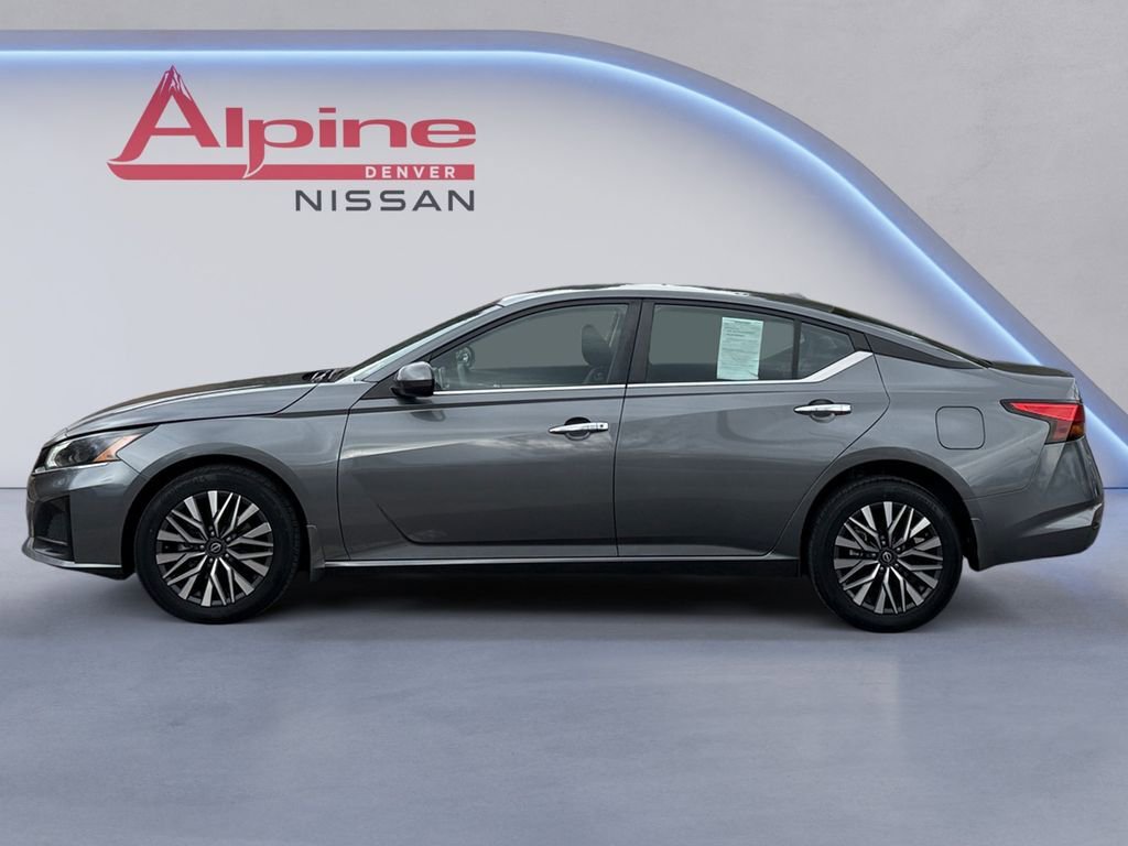 Used 2023 Nissan Altima 2.5 SV image 2
