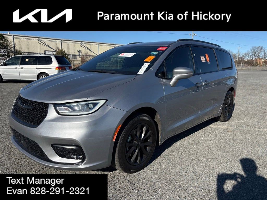 Used 2021 Chrysler Pacifica Touring-L w/ S Appearance Package image 6