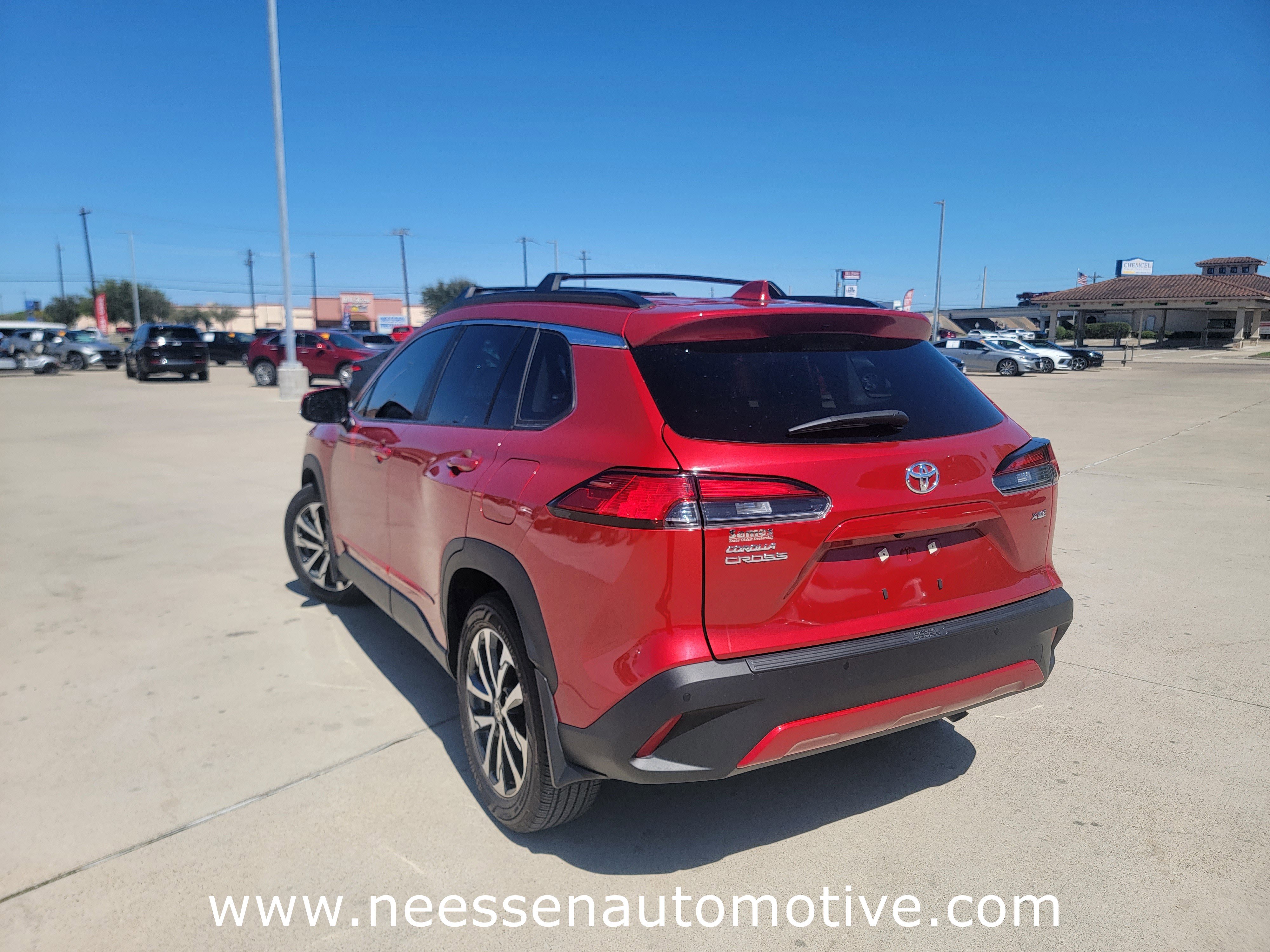 Used 2024 Toyota Corolla Cross XLE w/ Convenience Package image 5