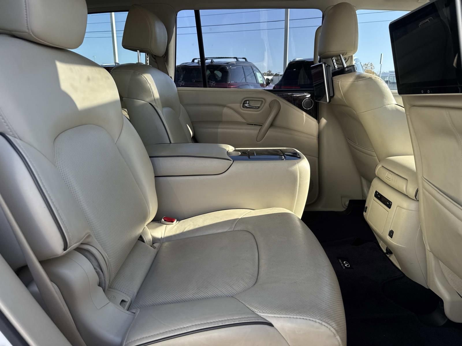 Used 2021 INFINITI QX80 Luxe w/ All-Season Package image 11