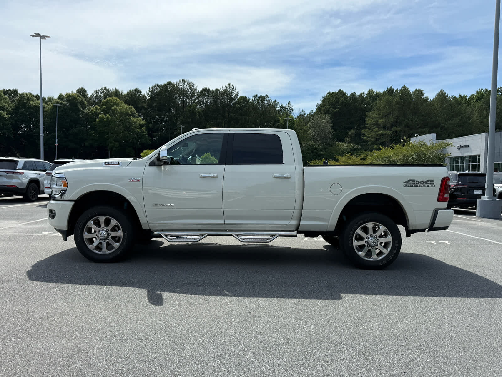 Used 2022 RAM 2500 Laramie AWD/4WD image 2