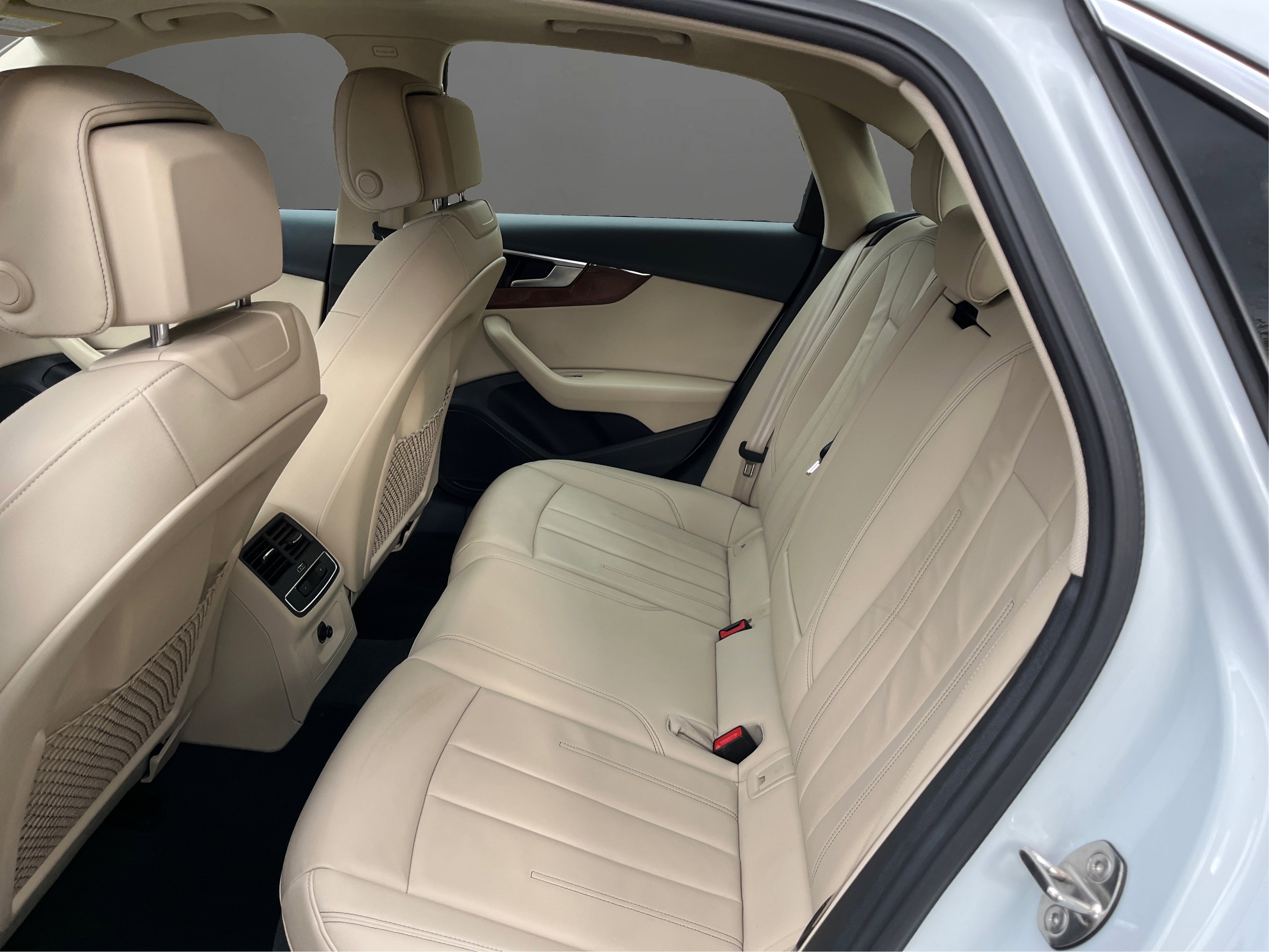 Used 2022 Audi A4 2.0T Premium w/ Convenience Package image 12