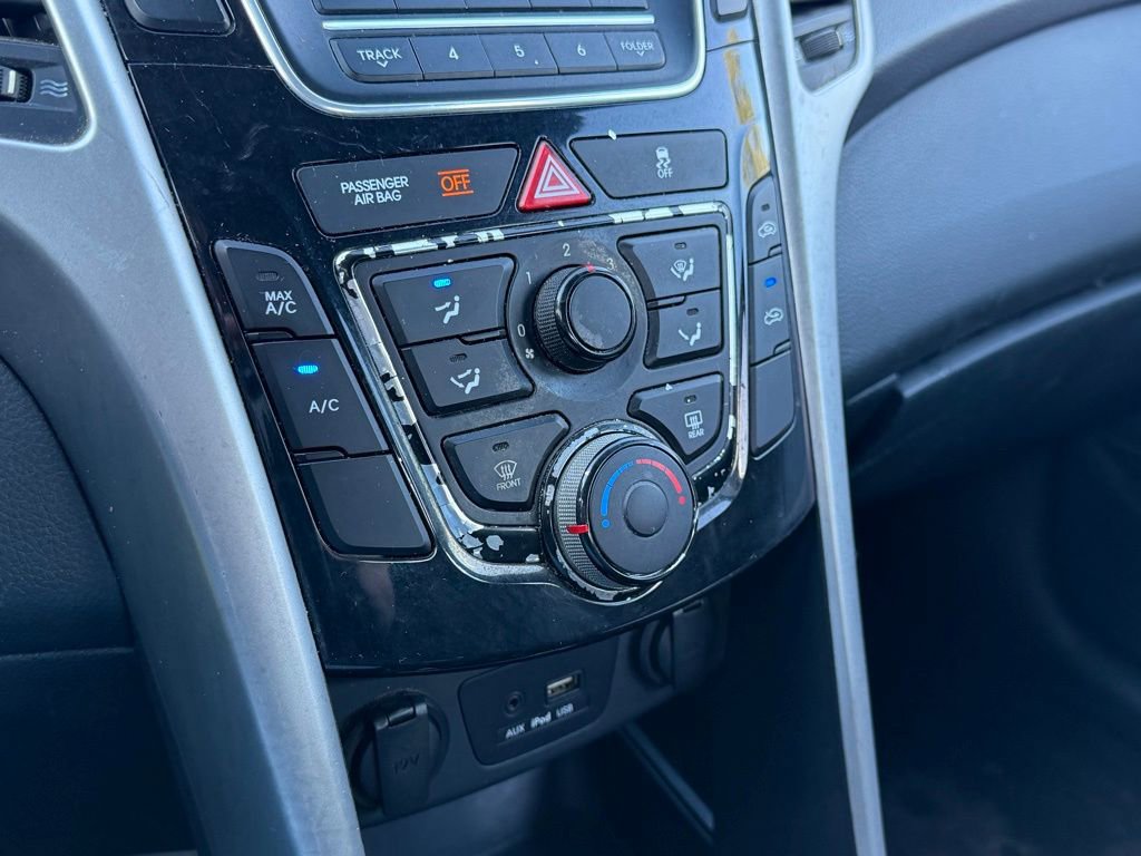 Used 2017 Hyundai Elantra GT image 16