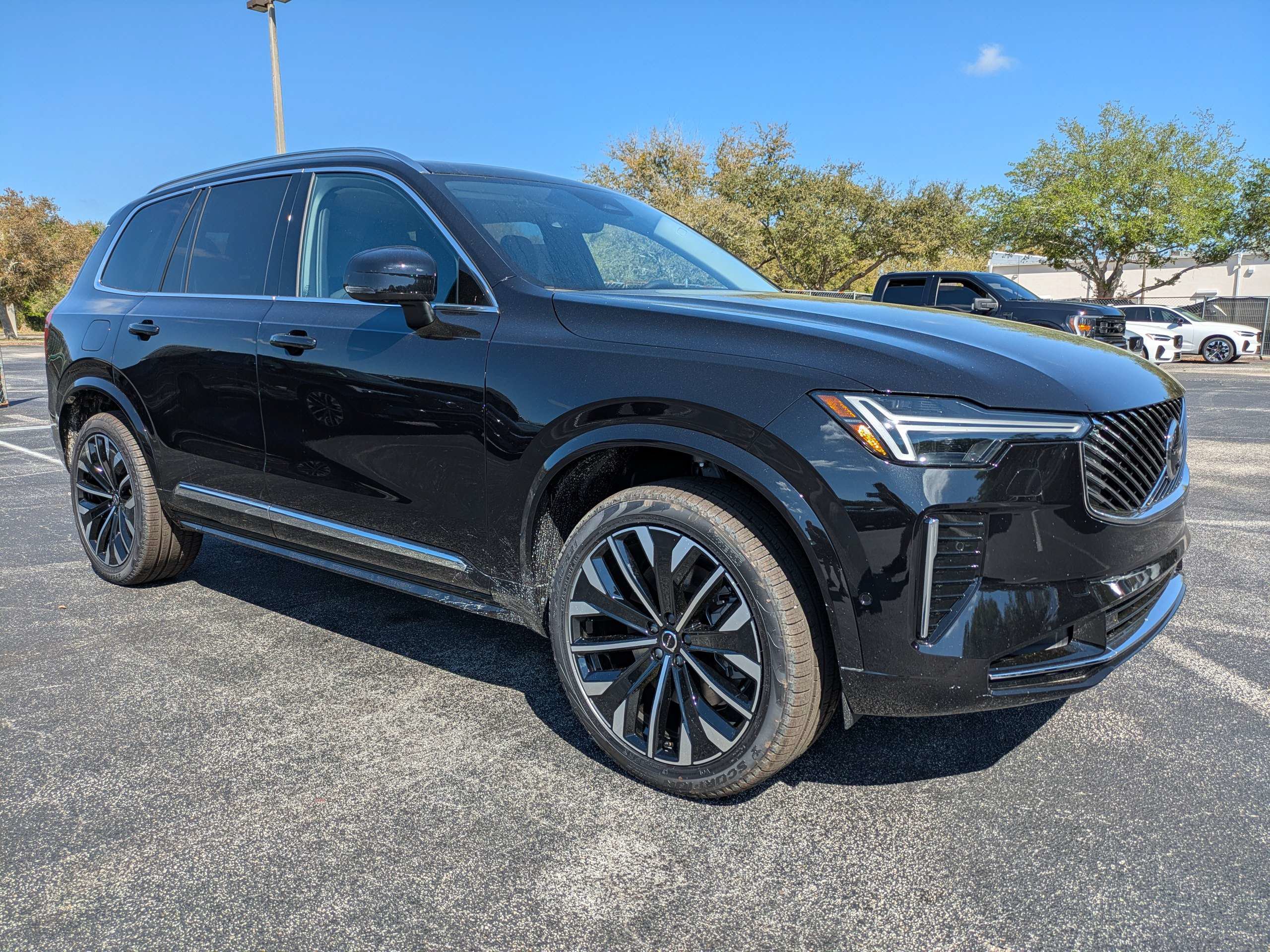 New 2026 Volvo XC90 T8 Plus w/ Protection Package Premier AWD/4WD image 2