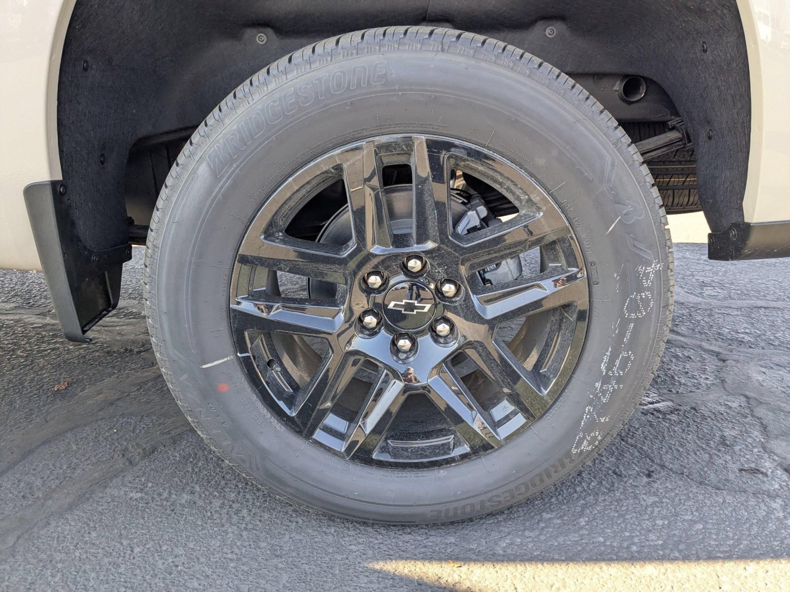 New 2026 Chevrolet Silverado 1500 Custom w/ LPO, Dark Essentials Package AWD/4WD image 19