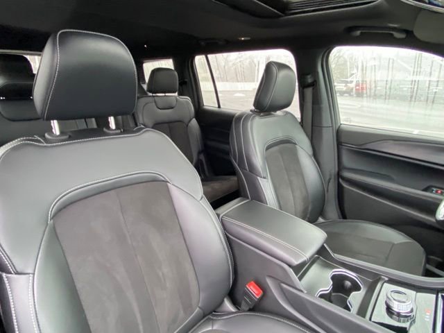Used 2024 Jeep Grand Cherokee L Altitude image 21