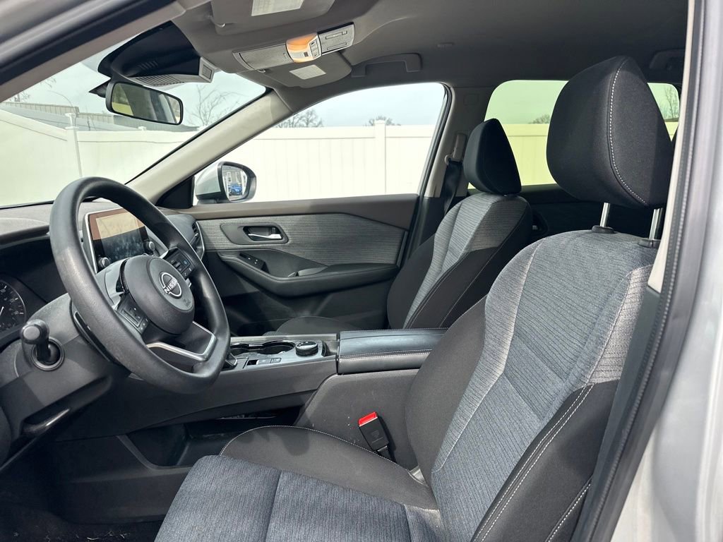 Used 2023 Nissan Rogue SV image 40