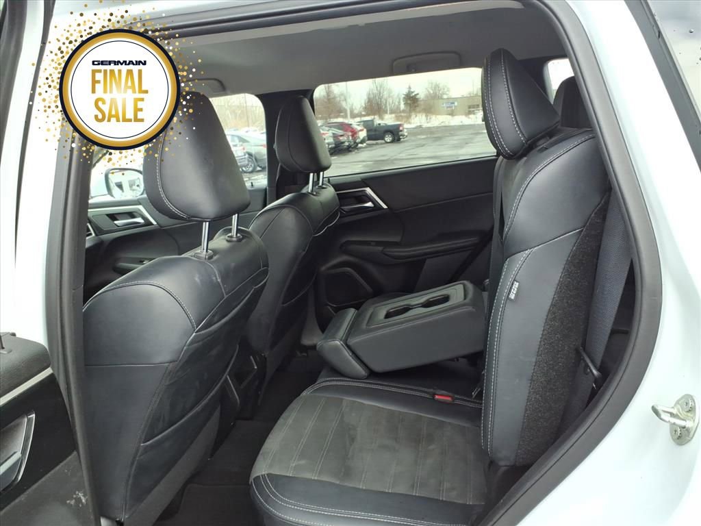 Used 2024 Mitsubishi Outlander SE image 9