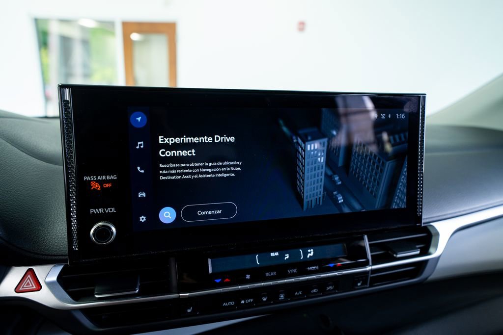 Used 2025 Toyota Sienna XLE image 35