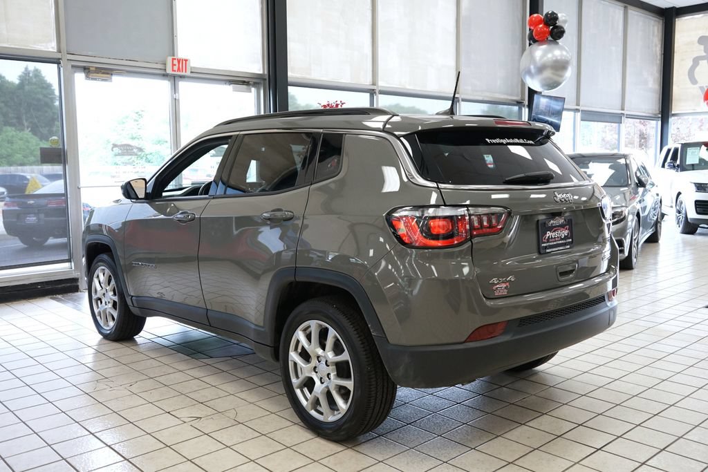 Used 2023 Jeep Compass Latitude AWD/4WD image 4