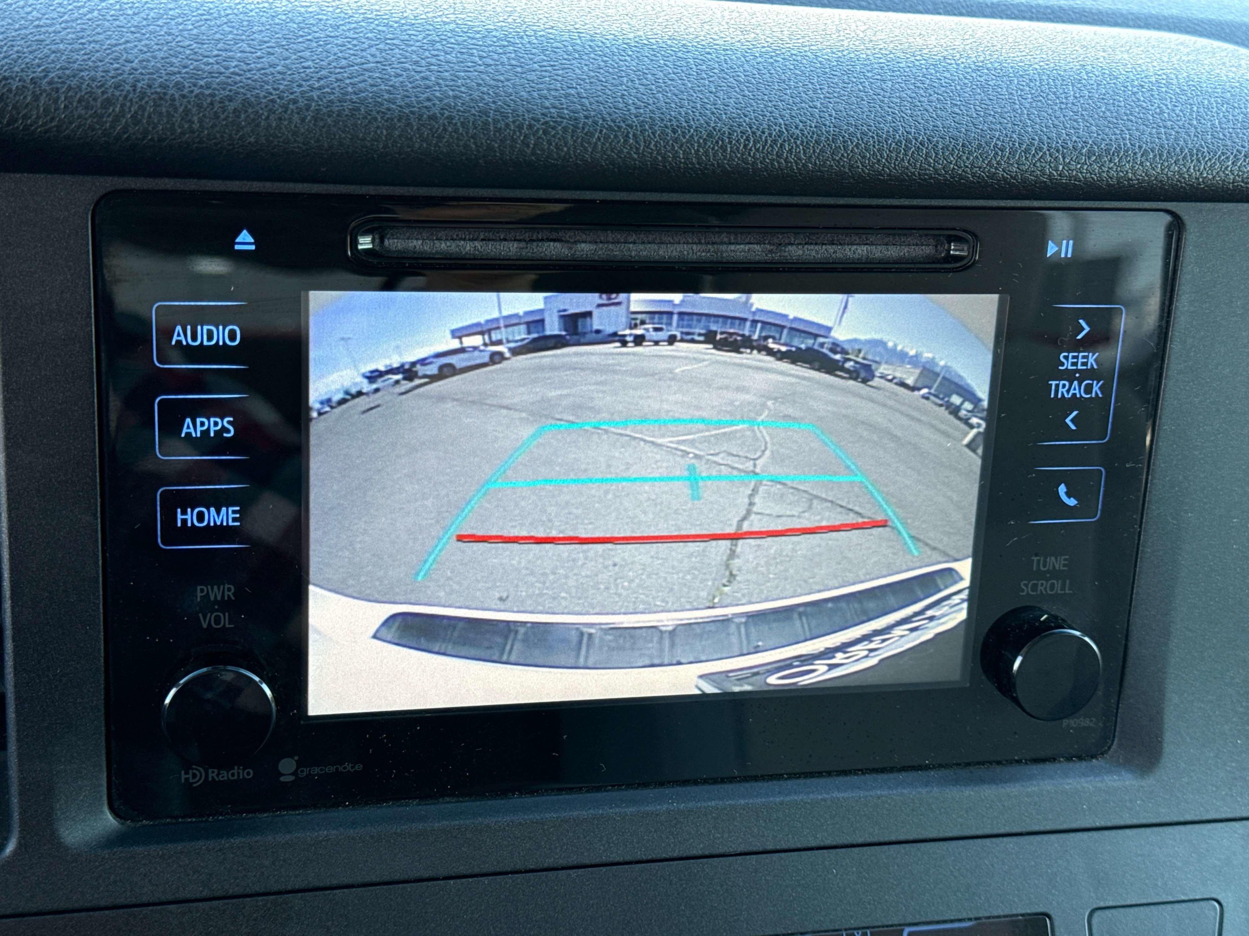 Used 2015 Toyota Sienna LE image 23