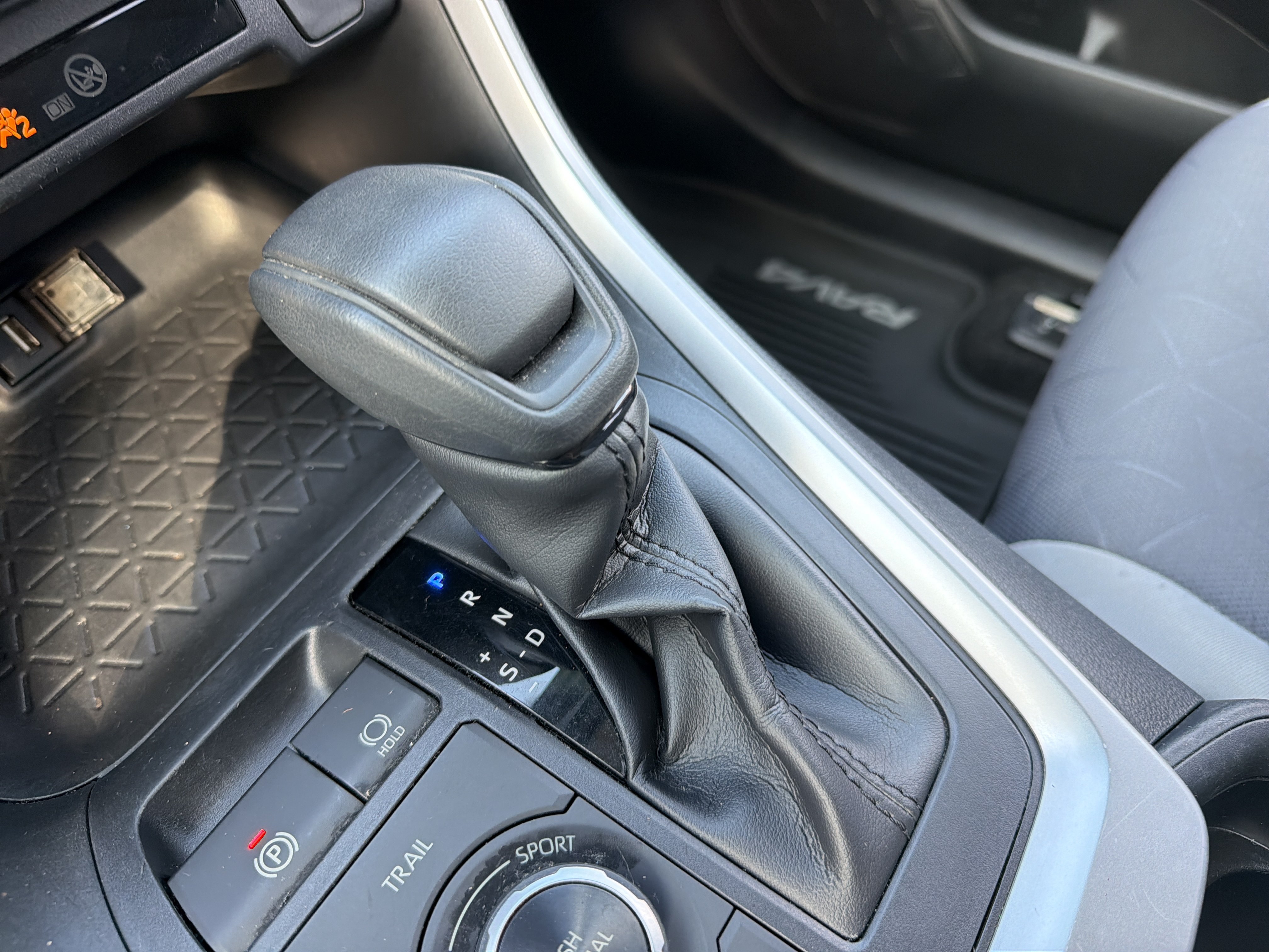 Used 2020 Toyota RAV4 XLE w/ Convenience Package AWD/4WD image 26