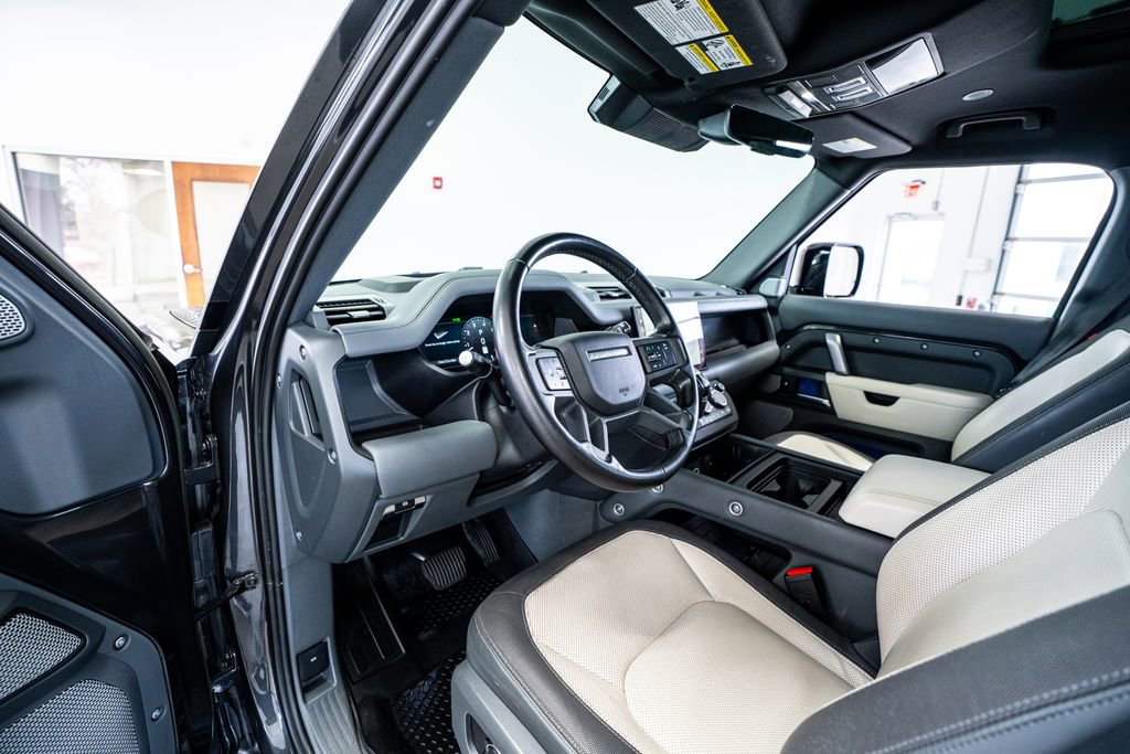 Used 2023 Land Rover Defender 130 X-Dynamic SE image 34