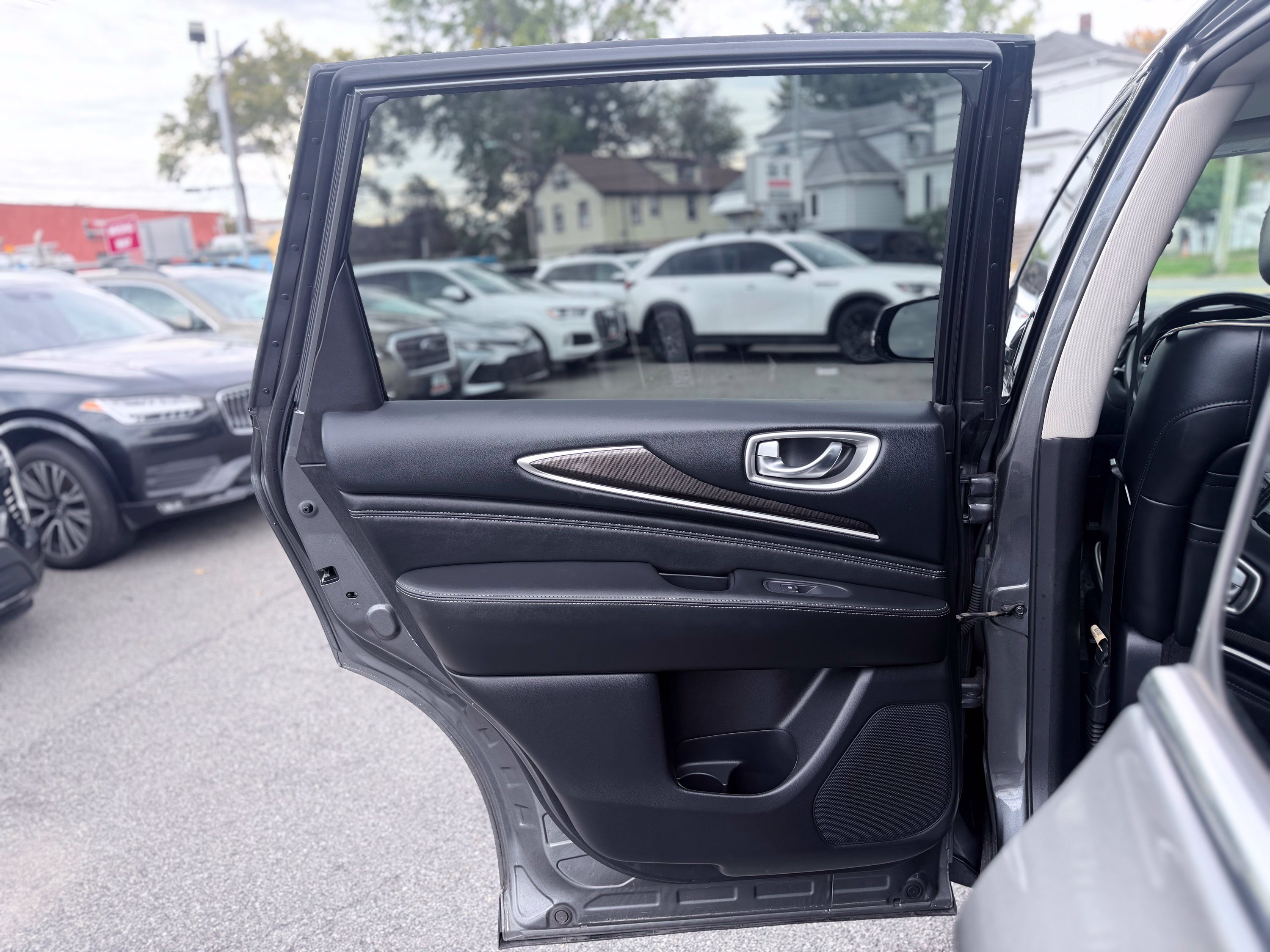 Used 2019 INFINITI QX60 Luxe w/ Essential Package AWD/4WD image 17