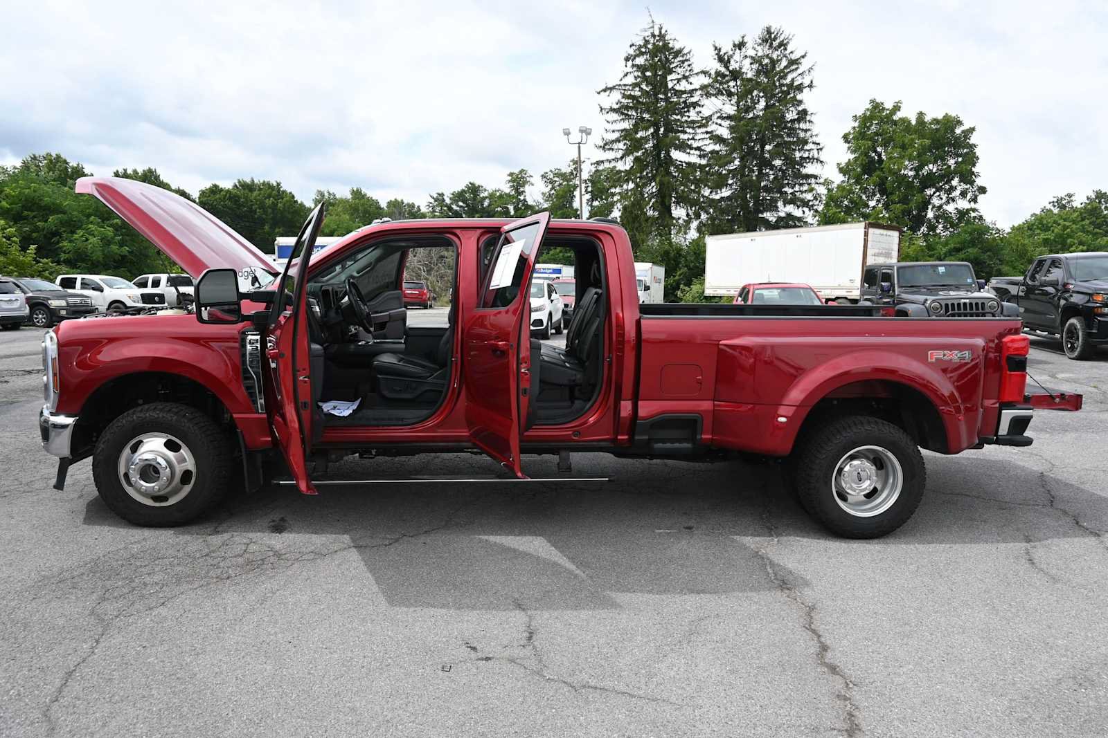 Used 2025 Ford F350 Lariat w/ Lariat Ultimate Package AWD/4WD image 34