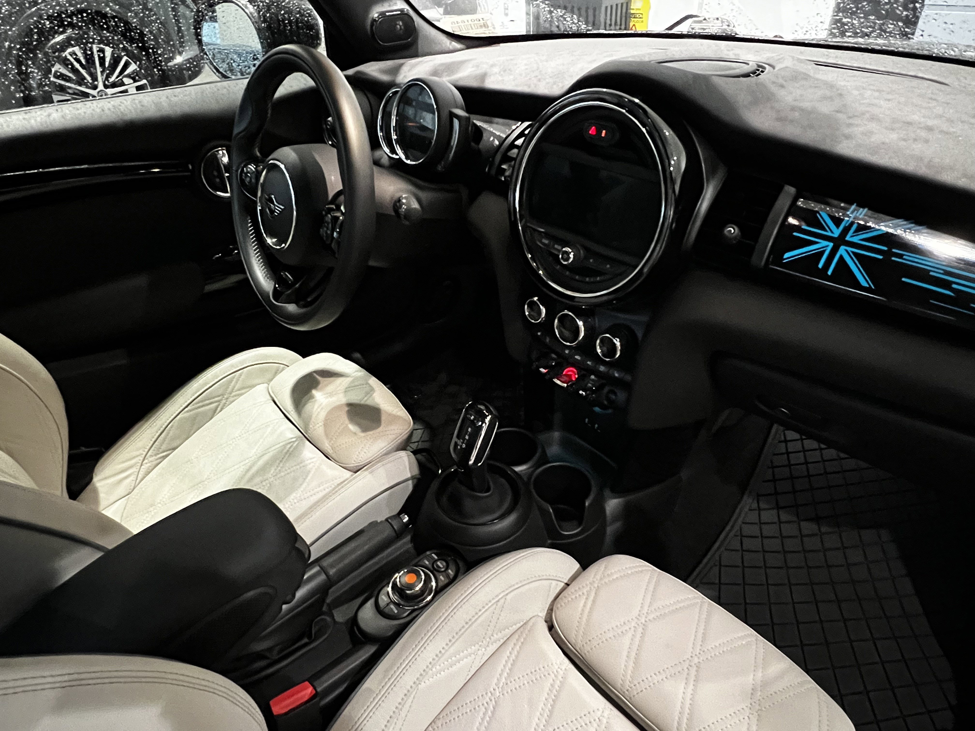 Used 2020 MINI Cooper Convertible image 39