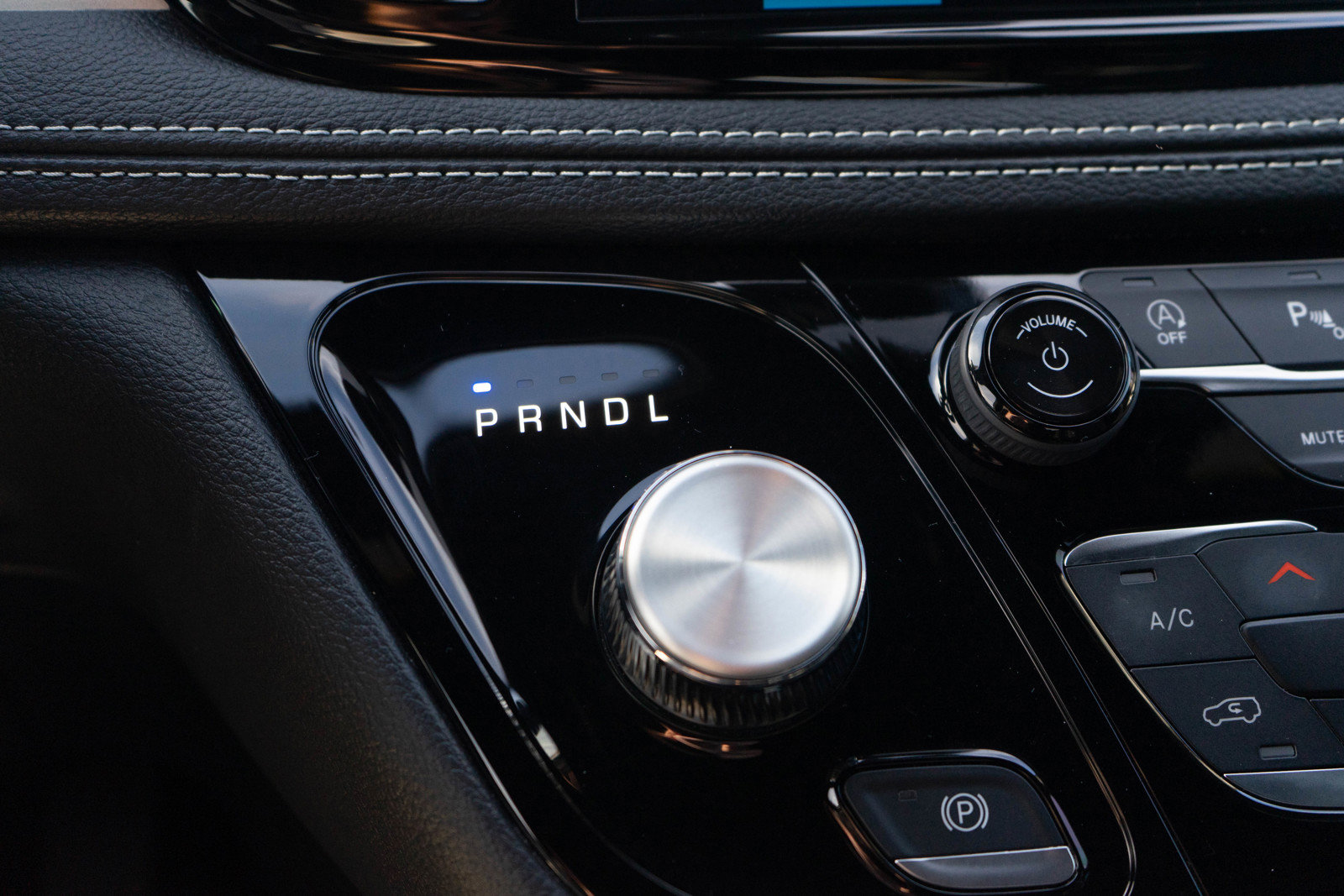 Used 2024 Chrysler Pacifica Touring-L w/ S Appearance Package image 17