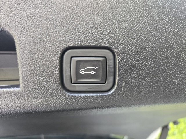 Used 2025 Chevrolet Traverse LT image 6