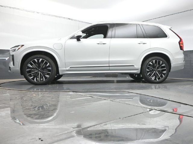 Used 2026 Volvo XC90 T8 Plus w/ Protection Package Premier AWD/4WD image 38