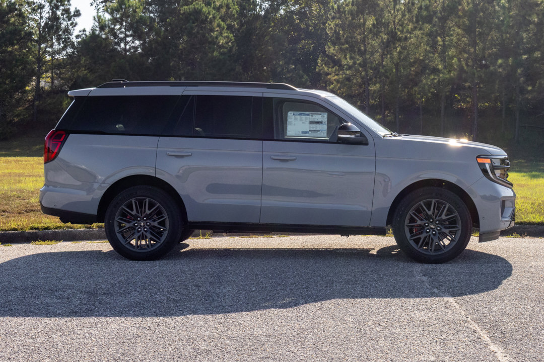 New 2025 Ford Expedition Platinum w/ Stealth Performance Package image 7