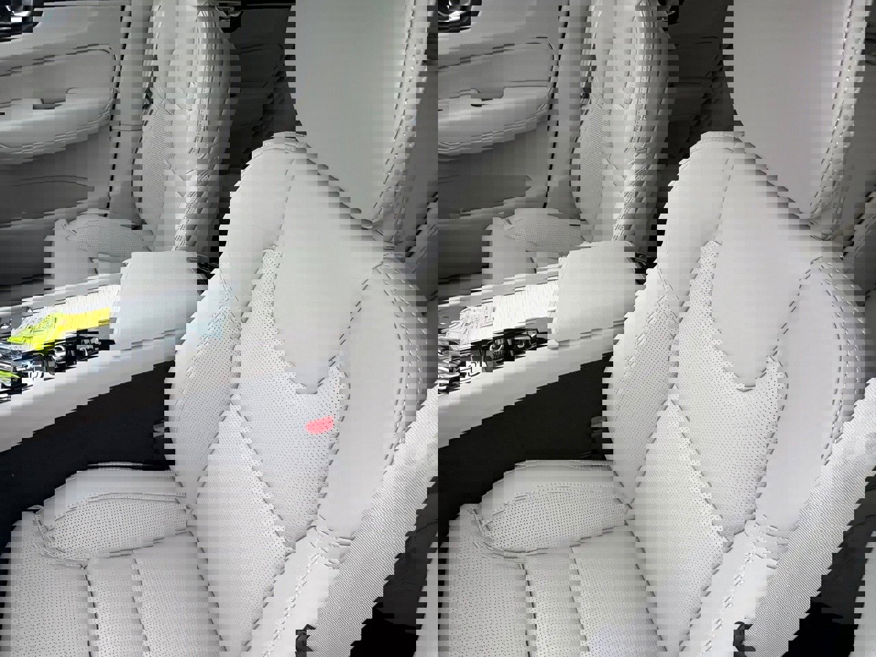 New 2026 Volvo XC60 B5 Ultra w/ Protection Package Premier image 19