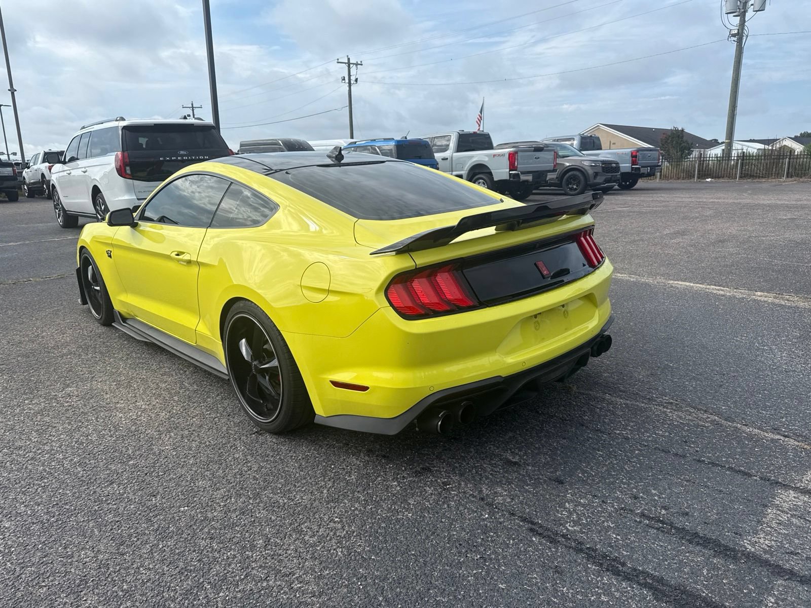 Used 2021 Ford Mustang GT Premium w/ Equipment Group 401A RWD image 5