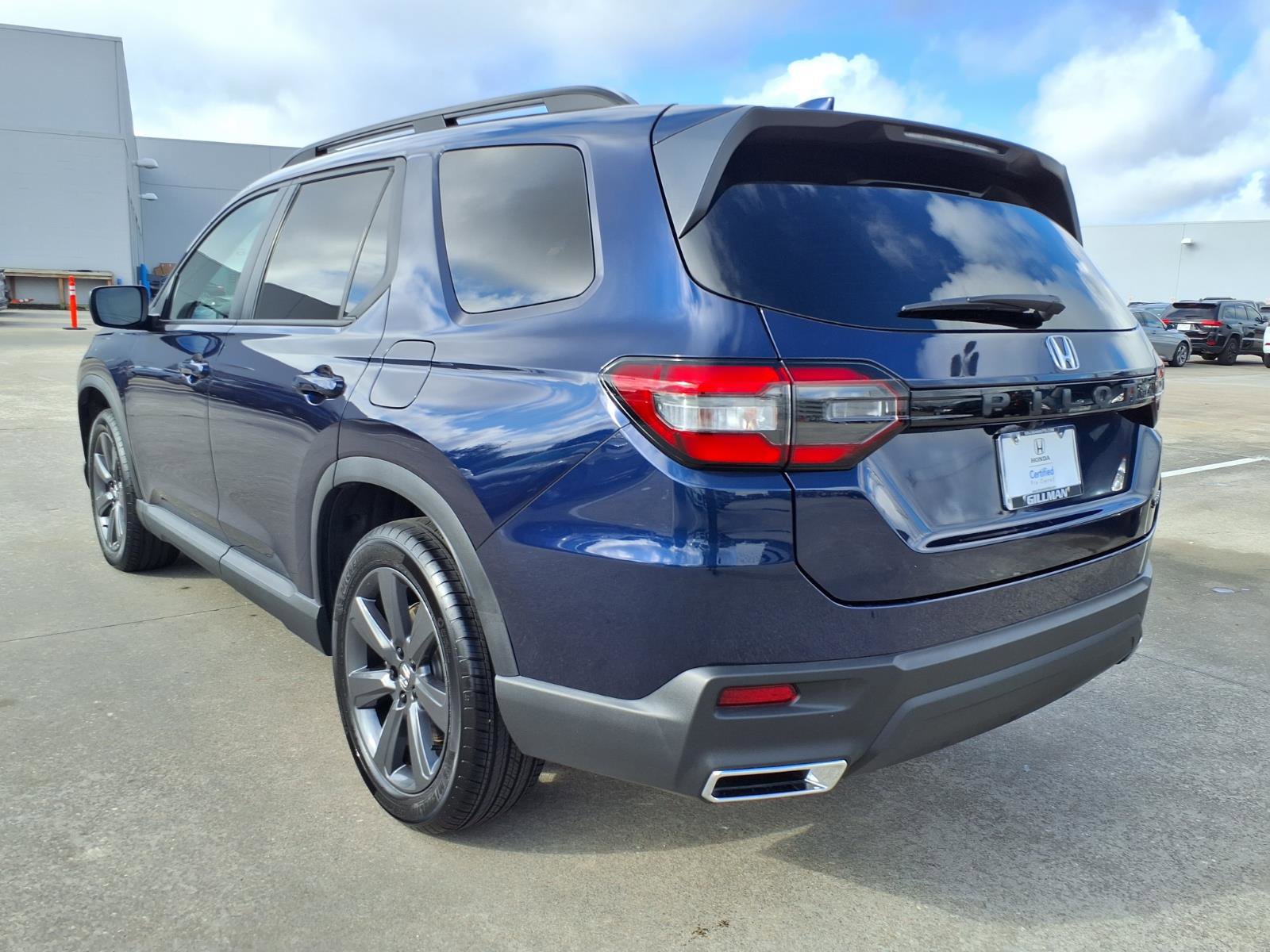 Certified 2025 Honda Pilot Sport image 3