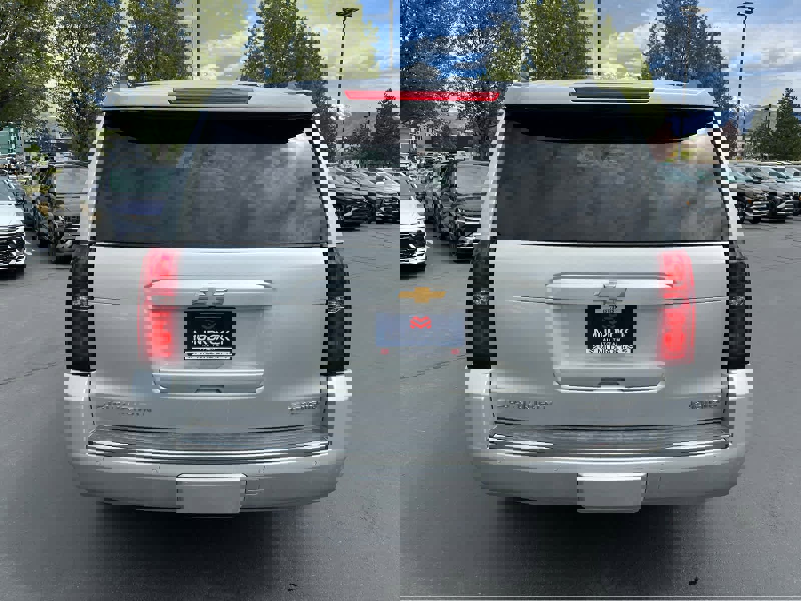 Used 2020 Chevrolet Suburban Premier image 9