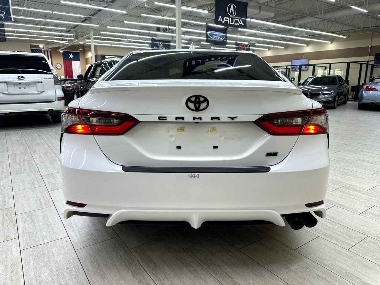 Used 2023 Toyota Camry SE image 8