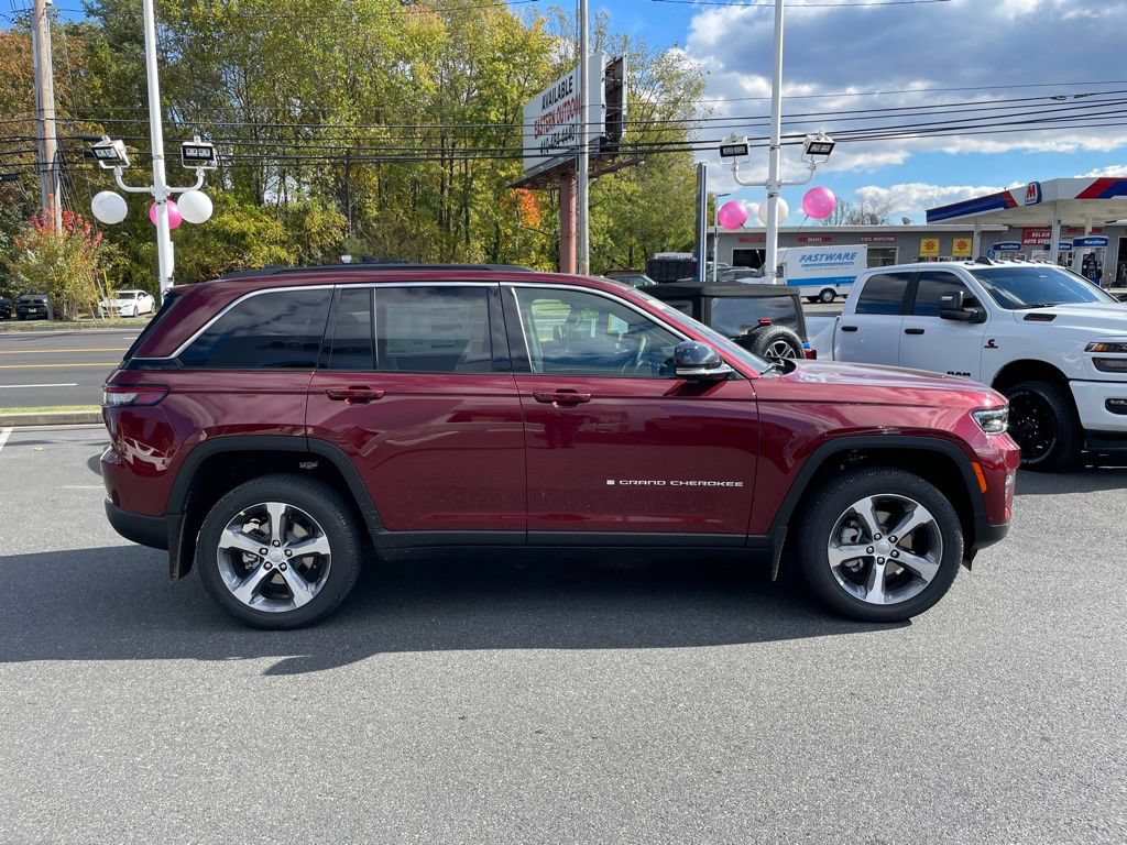 New 2025 Jeep Grand Cherokee Limited w/ Luxury Tech Group II AWD/4WD image 4