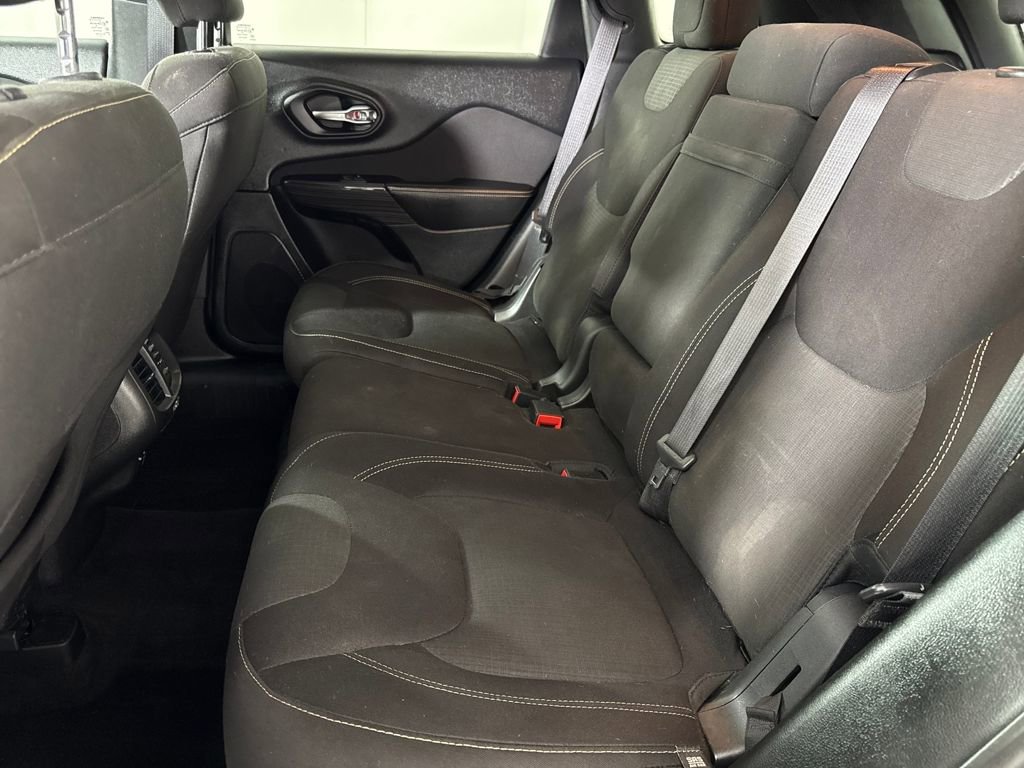 Used 2017 Jeep Cherokee Latitude w/ Comfort/Convenience Group image 12