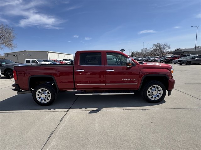 Used 2019 GMC Sierra 2500 Denali w/ Duramax Plus Package AWD/4WD image 2