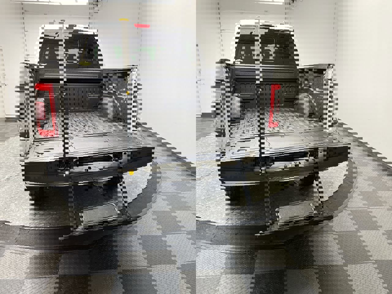 Used 2023 Ford F150 Lariat w/ Max Trailer Tow Package image 36