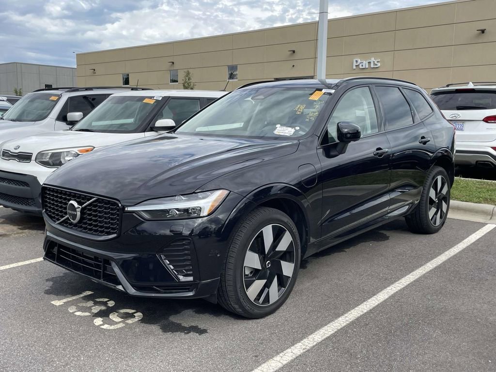 Used 2025 Volvo XC60 T8 Plus w/ Protection Package Premier AWD/4WD image 2
