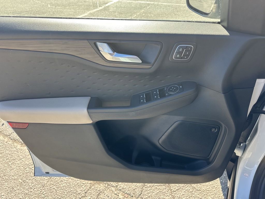Used 2020 Ford Escape Titanium image 26