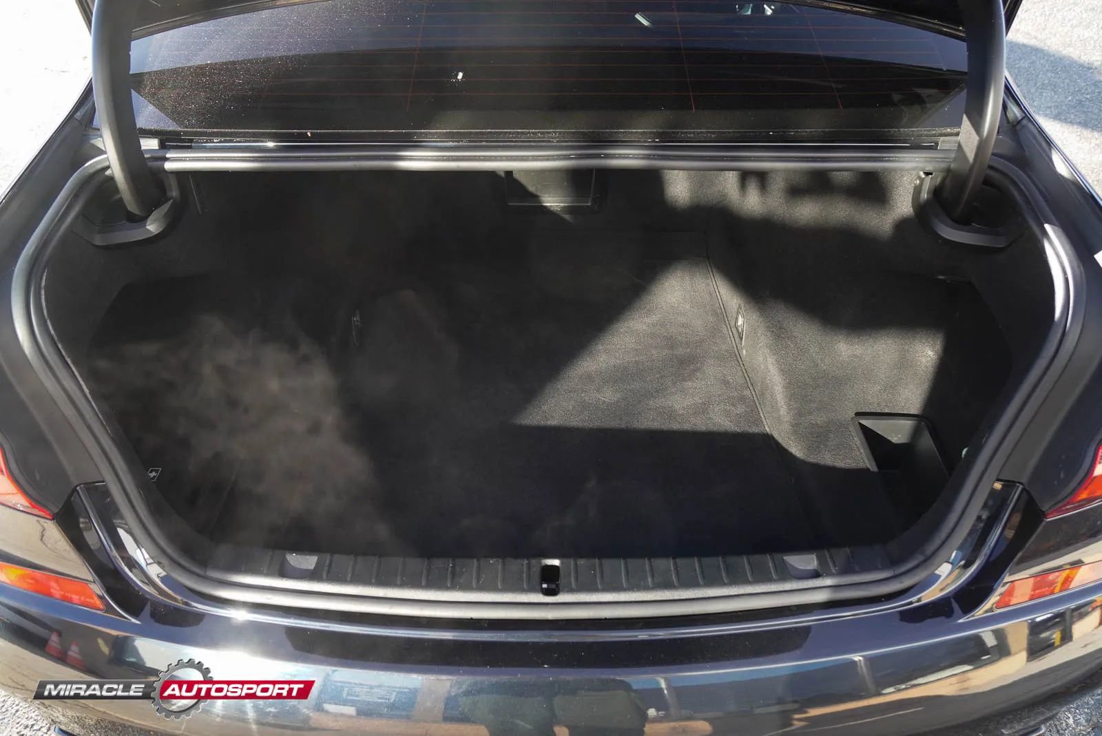 Used 2018 BMW 740i w/ M Sport Package image 11