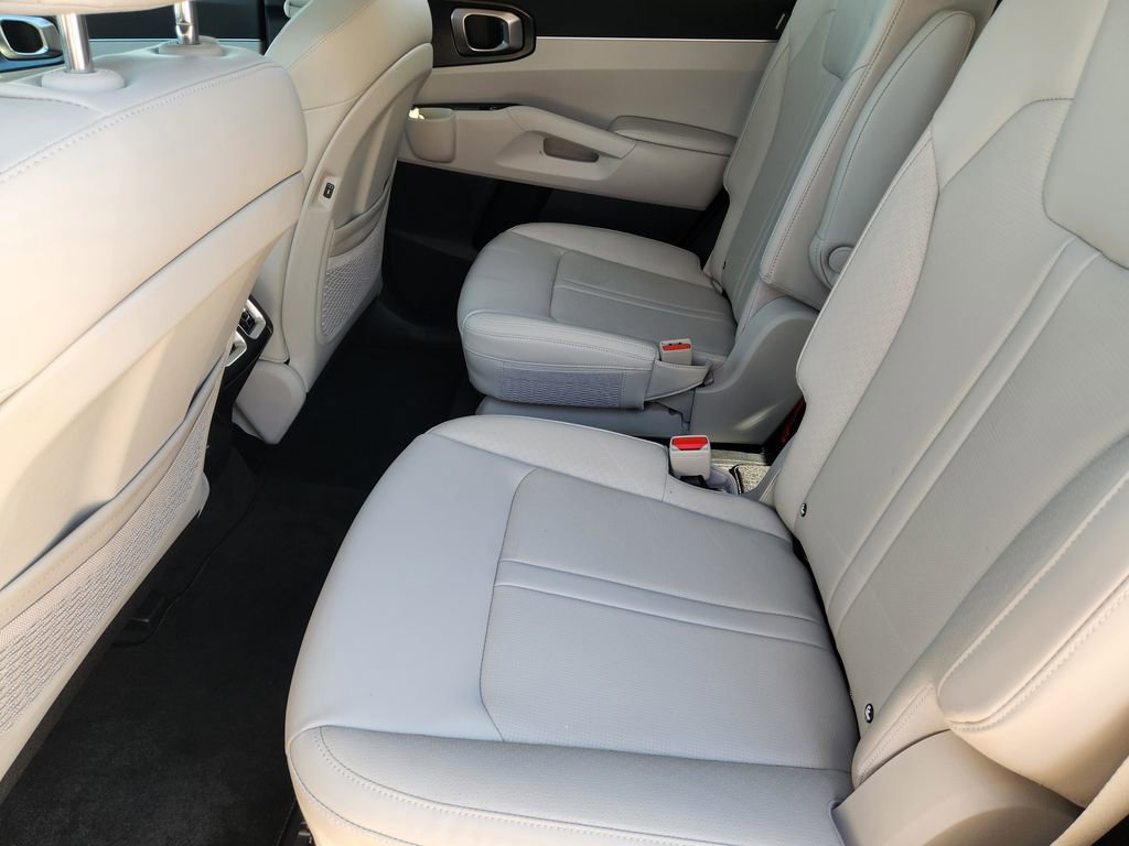 Certified 2025 Kia Sorento EX image 31