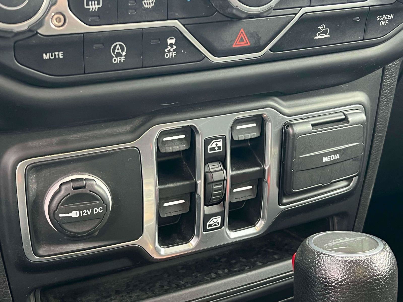 Used 2023 Jeep Gladiator Sport AWD/4WD image 14