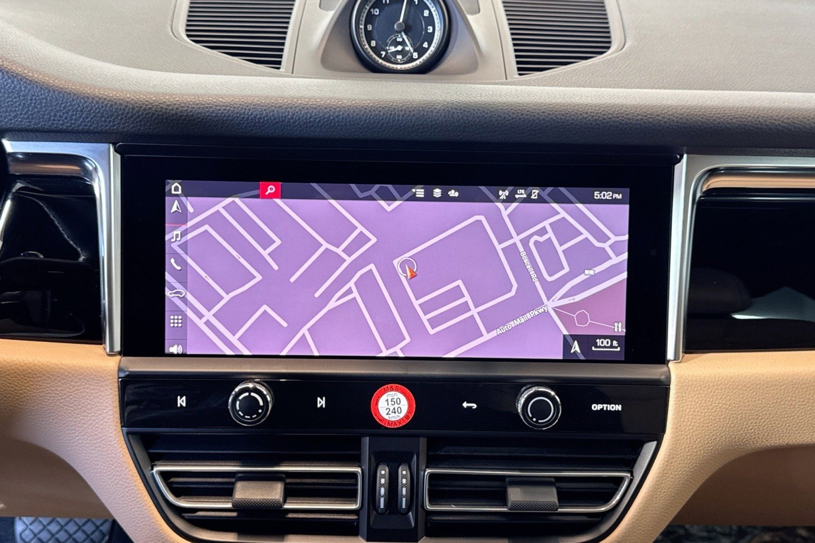 Used 2024 Porsche Macan w/ Premium Plus Package image 13