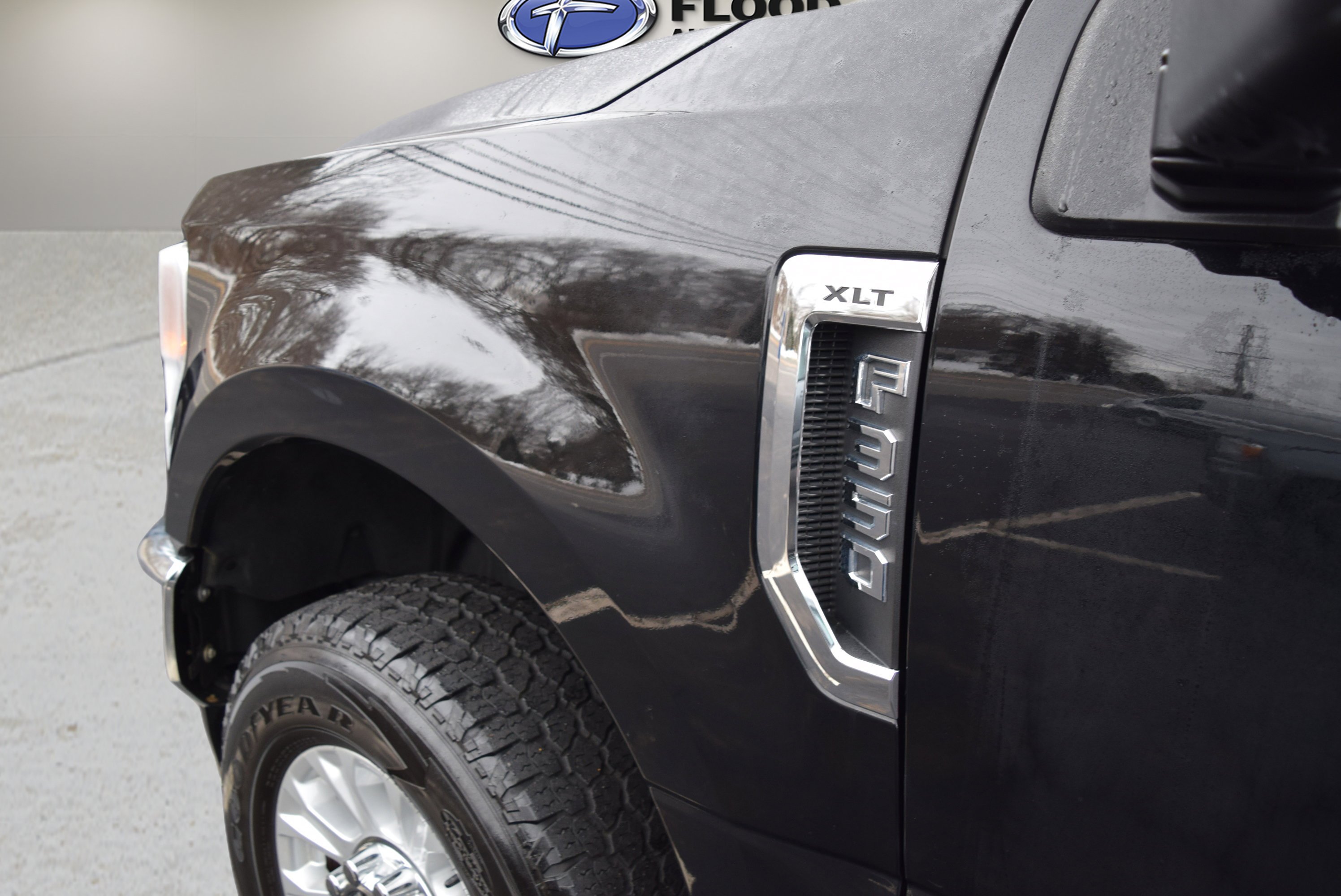 Used 2022 Ford F350 XLT w/ Camper Package image 8