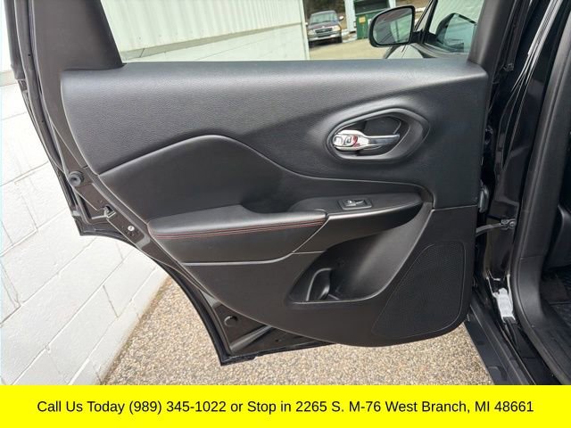 Used 2019 Jeep Cherokee Trailhawk image 32