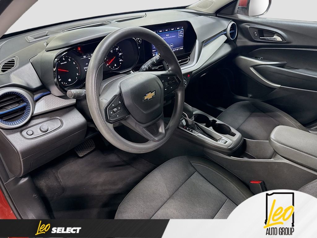 Used 2024 Chevrolet Trax LS w/ LS Convenience Package FWD image 9