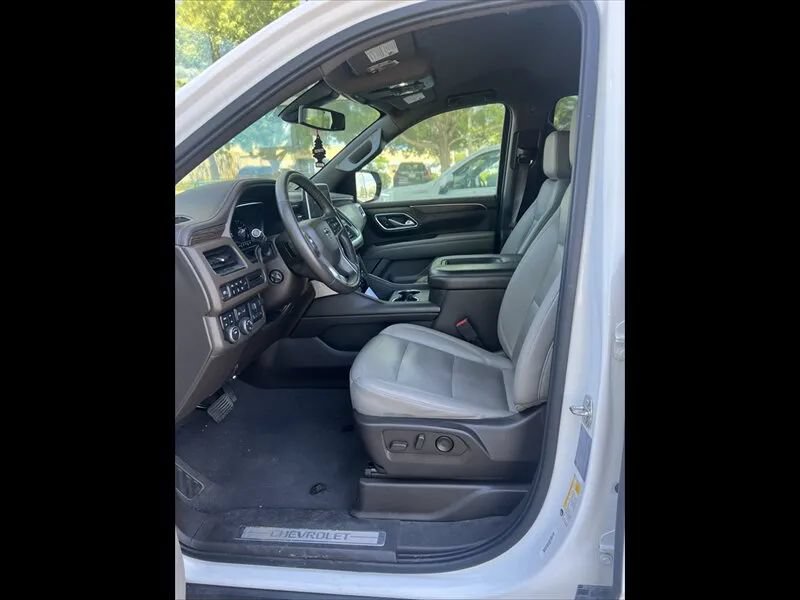 Used 2022 Chevrolet Suburban Z71 w/ Luxury Package AWD/4WD image 10
