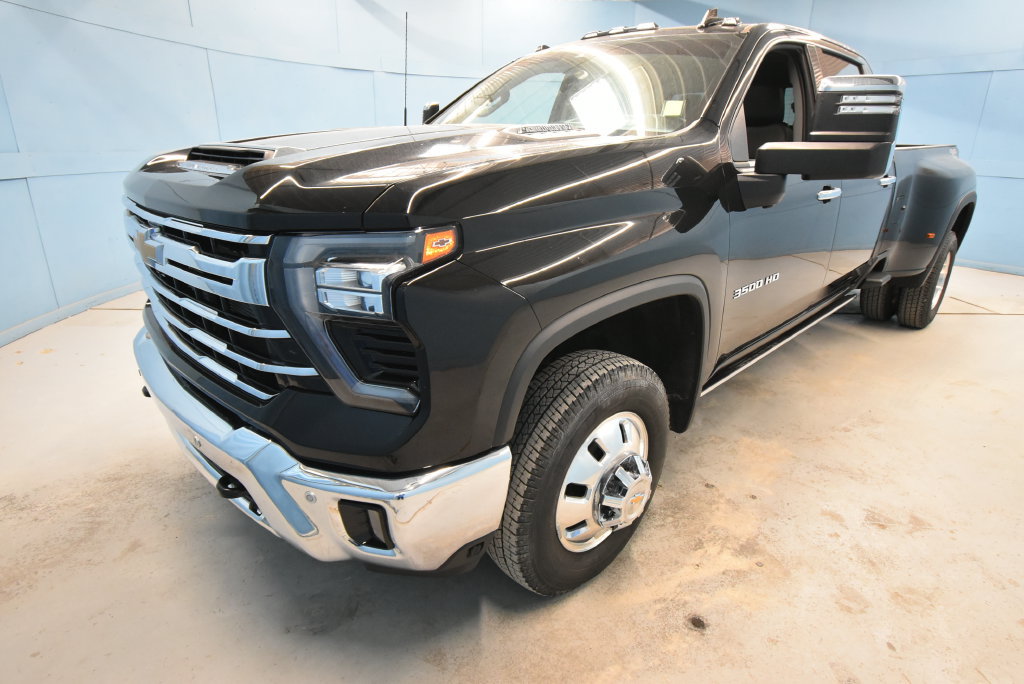 Used 2024 Chevrolet Silverado 3500 LTZ w/ LTZ Plus Package AWD/4WD image 30