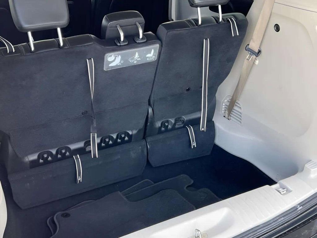 Used 2019 Chrysler Pacifica Touring-L FWD image 13