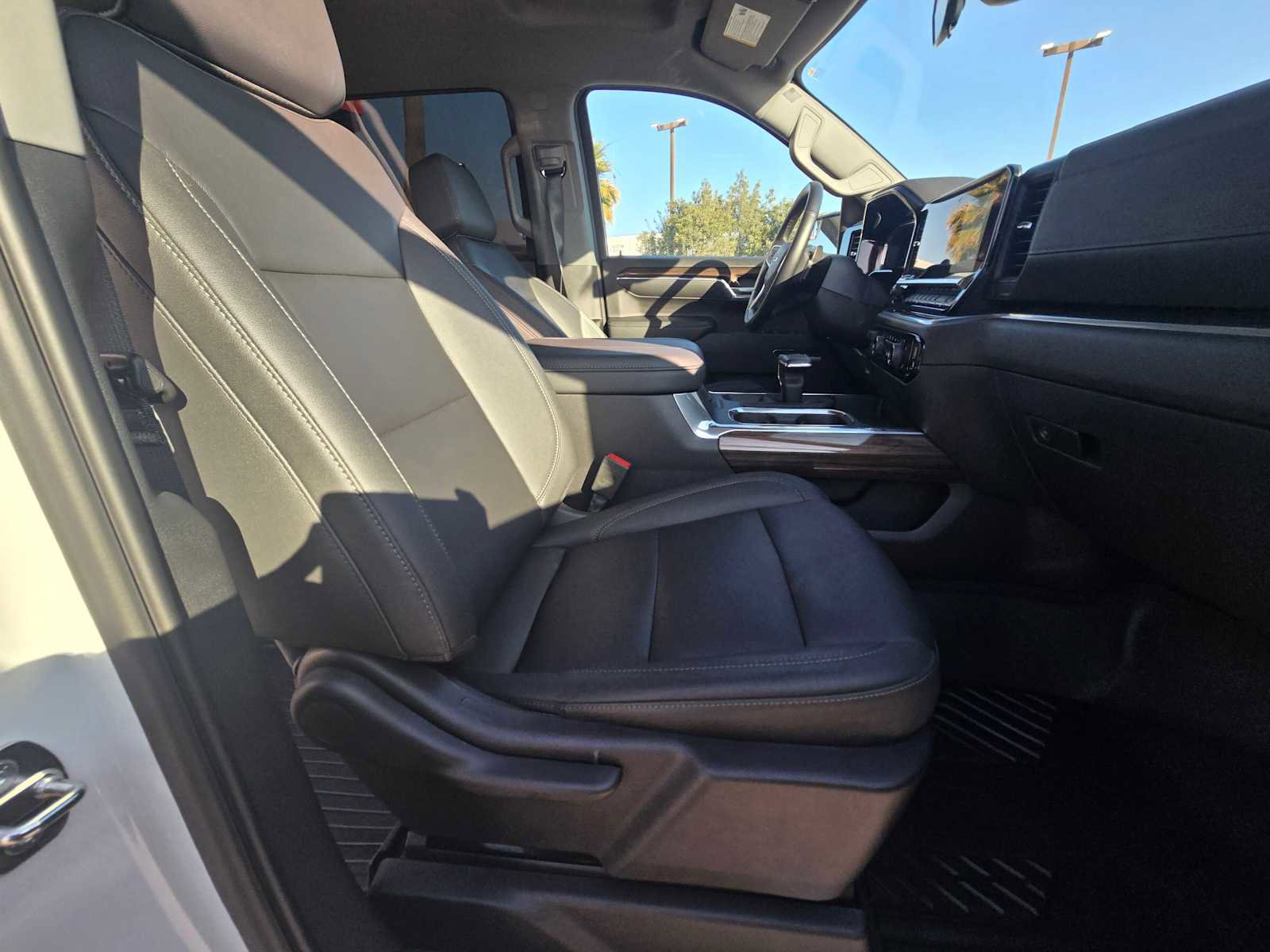 Used 2024 Chevrolet Silverado 1500 LT Trail Boss w/ Convenience Package II image 11