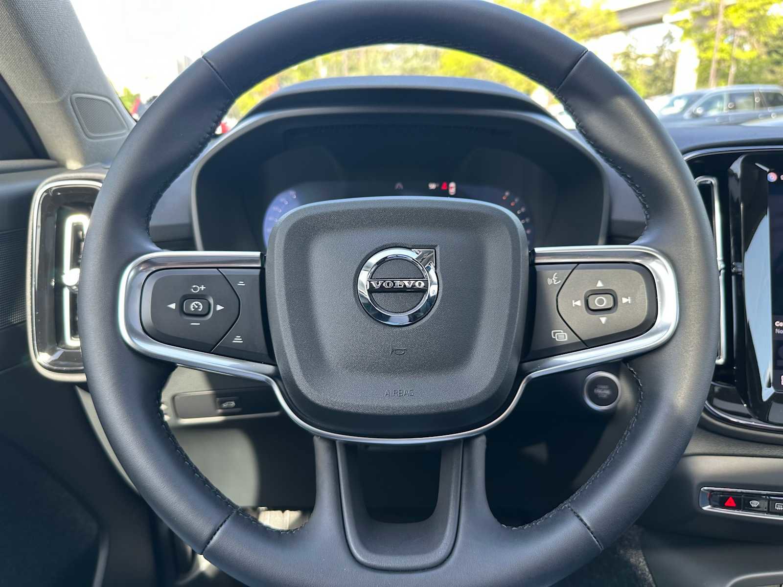 Used 2025 Volvo XC40 B5 Core w/ Protection Package Premier AWD/4WD image 24